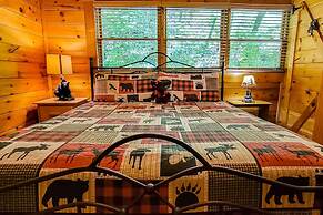 Cozy Cabin w Game Room hot tub Creek