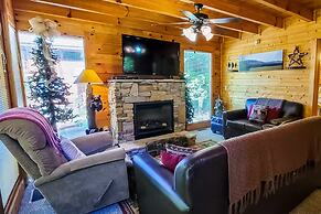 Cozy Cabin w Game Room hot tub Creek