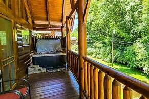 Cozy Cabin w Game Room hot tub Creek