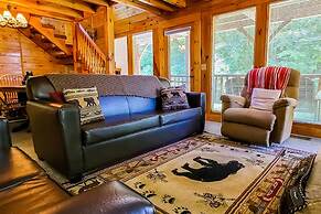 Cozy Cabin w Game Room hot tub Creek