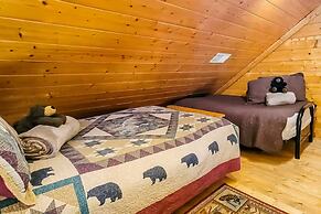 Cozy Cabin w Game Room hot tub Creek