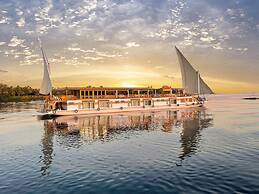 Dahabiya Nile sailing Luxor to Aswan