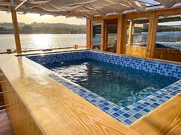 Dahabiya Nile sailing Luxor to Aswan