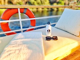 Dahabiya Nile sailing Luxor to Aswan