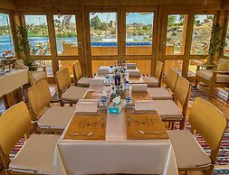 Dahabiya Nile sailing Luxor to Aswan