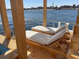 Dahabiya Nile sailing Luxor to Aswan