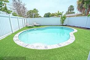 Chic 3BR 2BA Getaway With Private Pool Oasis