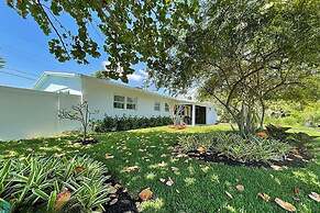 Chic 3BR 2BA Getaway With Private Pool Oasis