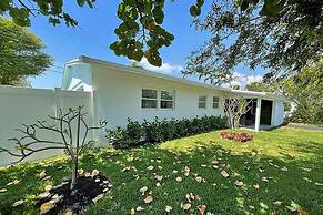 Chic 3BR 2BA Getaway With Private Pool Oasis