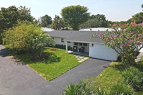 Chic 3BR 2BA Getaway With Private Pool Oasis