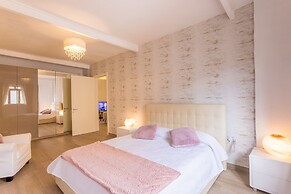 Magnificent Sea View Penthouse Cospicua