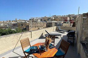 Magnificent Sea View Penthouse Cospicua