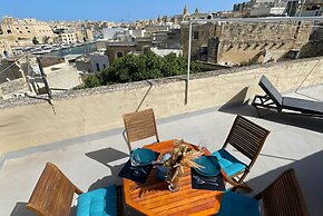 Magnificent Sea View Penthouse Cospicua