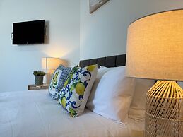 Alston Apartments Hotel