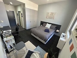 Alston Apartments Hotel