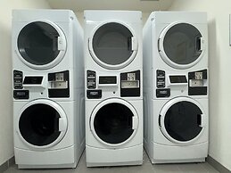 Alston Apartments Hotel