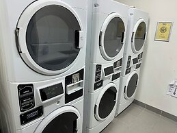 Alston Apartments Hotel