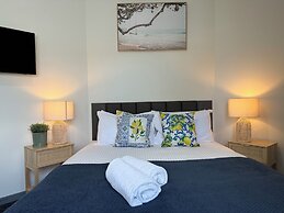 Alston Apartments Hotel