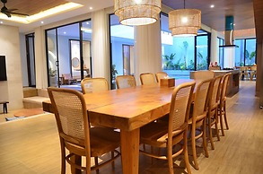 Maplewood Mountain 9BR with Heated Pool