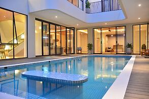 Maplewood Mountain 9BR with Heated Pool