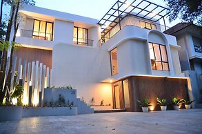 Maplewood Mountain 9BR with Heated Pool