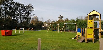Spacious Bungalow Surrounded Large Garden