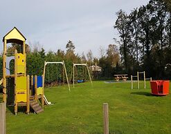 Spacious Bungalow Surrounded Large Garden
