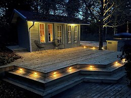 House With hot tub Sauna 300 Meters to Lake Boat Included