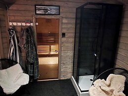 House With hot tub Sauna 300 Meters to Lake Boat Included
