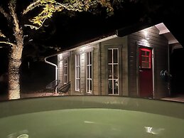 House With hot tub Sauna 300 Meters to Lake Boat Included