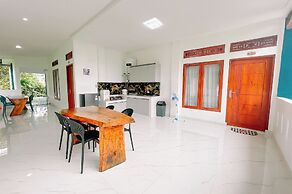 Simangande View & Resto By Helocus