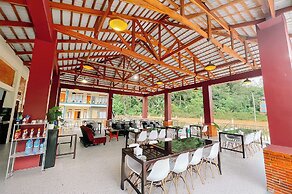 Simangande View & Resto By Helocus