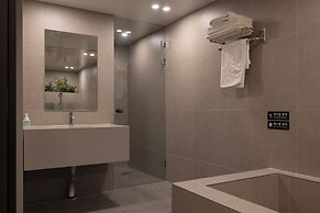 Koum Ryokan Hotel Gijang by Aank