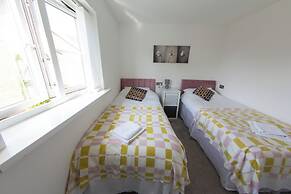 5 Bed Detached House - Sleeps 14