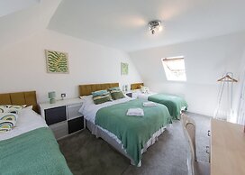 5 Bed Detached House - Sleeps 14