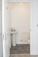 5 Bed Detached House - Sleeps 14