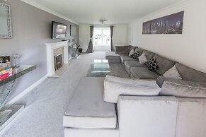 5 Bed Detached House - Sleeps 14