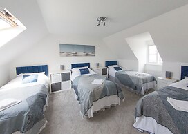 5 Bed Detached House - Sleeps 14