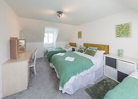 5 Bed Detached House - Sleeps 14