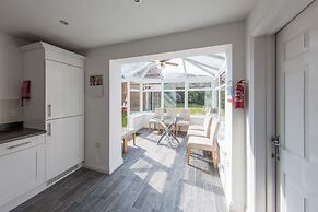 5 Bed Detached House - Sleeps 14