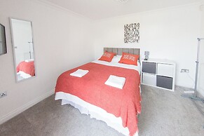 5 Bed Detached House - Sleeps 14