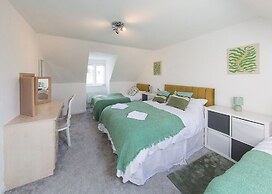 5 Bed Detached House - Sleeps 14