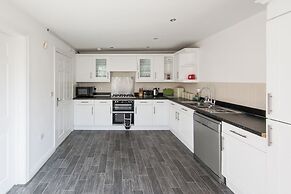 5 Bed Detached House - Sleeps 14