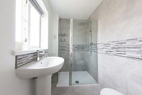 5 Bed Detached House - Sleeps 14