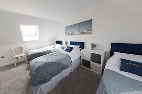 5 Bed Detached House - Sleeps 14