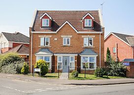 5 Bed Detached House - Sleeps 14