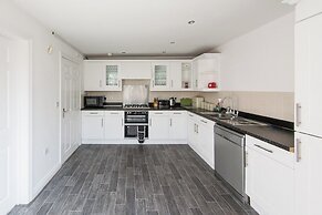 5 Bed Detached House - Sleeps 14