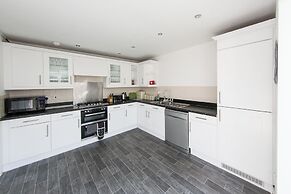 5 Bed Detached House - Sleeps 14