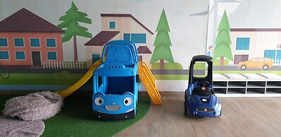 Cosmy Benson 38 Apartment