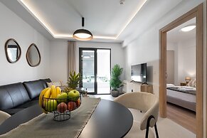 Comfy Apt terrace and parking 800m to old town and beach